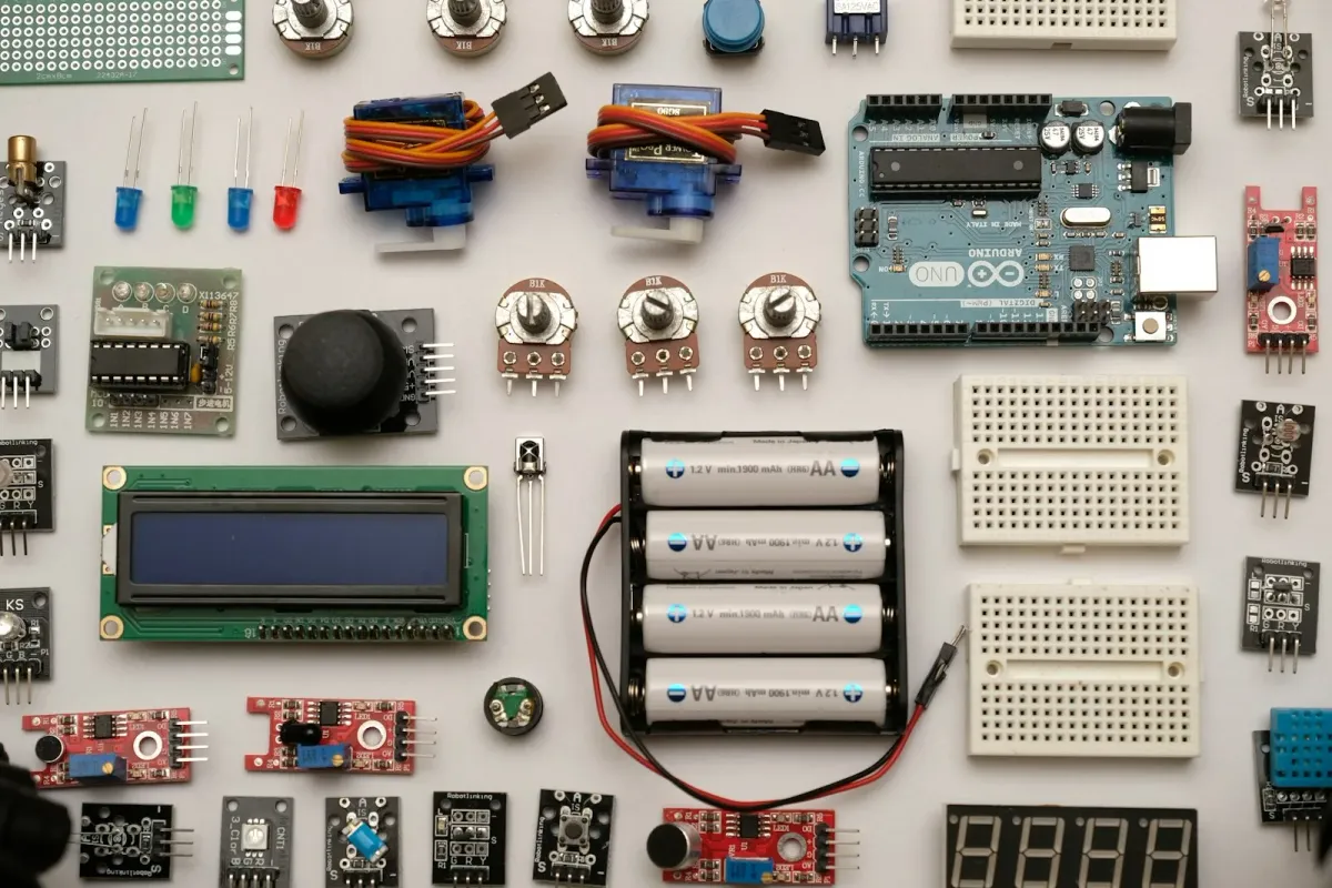 Arduino Uno vs ESP32: Pilih Mana untuk Proyek Pemula?